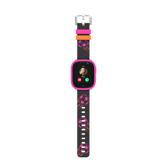 Xplora X6Play smartklockan med fotbollsarmband och rosa ram – samtal från mamma visas på skärmen.