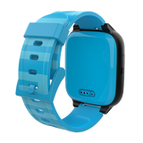 Bakifrån av en blå smartklocka med ett randigt band, designat för komfort och hållbarhet, perfekt för aktiva barn.