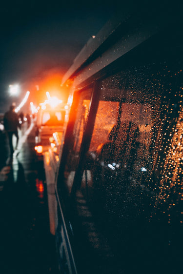 Bil forsinket i trafik om aften